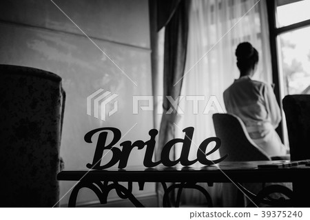 bride window robe hairstyle back bride window robe hairstyle back 39375240