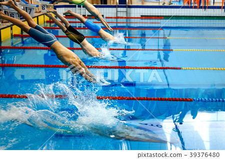 start group men athletes swimmers 39376480