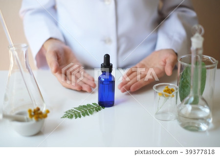 scientist hand pour,drop oil or serum laboratory 39377818