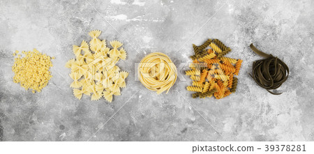Various raw pasta on gray background. Top view 39378281