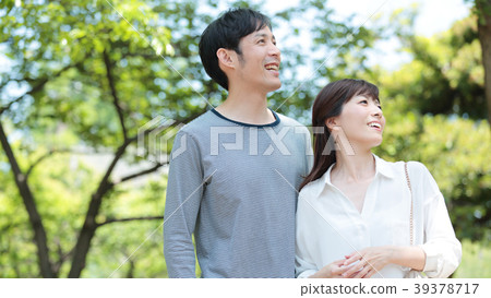 Middle couple fresh green 39378717