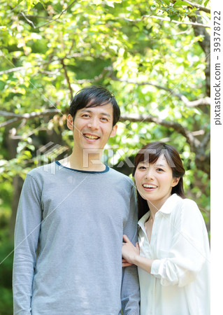 新的綠色中間夫婦 39378722