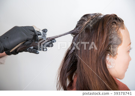 Apply a color agent 39378741