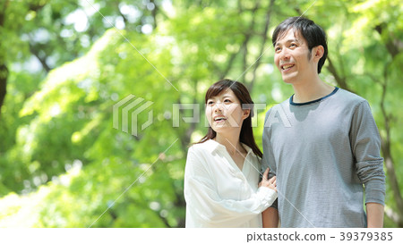 新的綠色中間夫婦 39379385