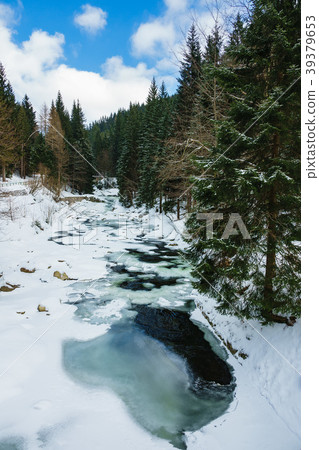 Winter with snow in the Giant Mountains 39379653
