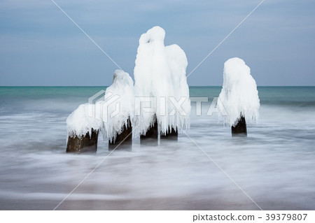 Winter on shore of the Baltic Sea in Kuehlungsborn Winter on shore of the Baltic Sea in Kuehlungsborn 39379807