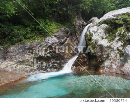 Mae Onikawa Nidan瀑布 Mae Onikawa Nidan瀑布 39380754