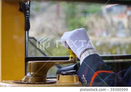 Driver's hand protecting the safety of Hakone Tozan Railway 39380999
