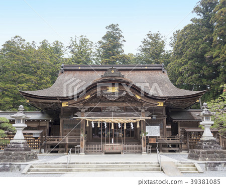 Oguni Shrine's worship hall (Shizutomo Guncho Moricho, Shizuoka Prefecture) 39381085