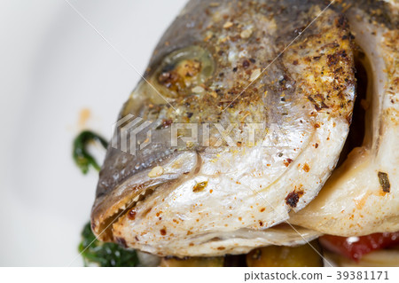 Head of baked dorado fish. 39381171