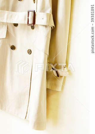 Trench Coat Belt, Sode, Pocket and Lid 39381891
