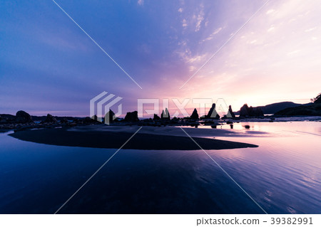 Morning-baked bridge pile rock 1 39382991