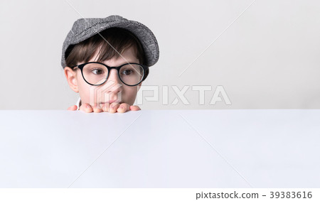 調查桌的男孩 39383616