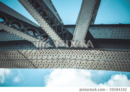 Bridge frame closeup Bridge frame closeup 39384192