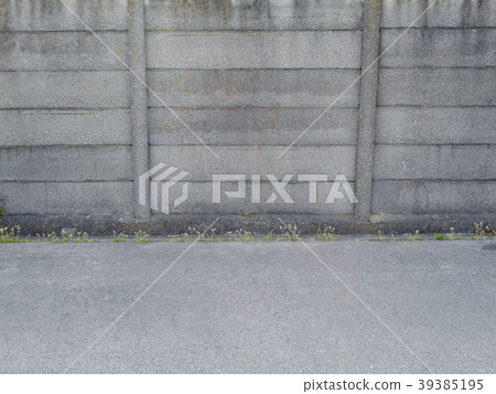 Concrete fence and side grooves Concrete fence and side grooves 39385195