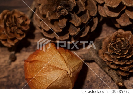 Autumn objects 39385752