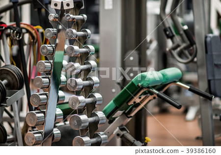 dumbbells 39386160