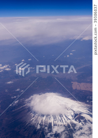 view of fuji mountain and wing of the air plane 39386837