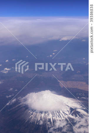 view of fuji mountain and wing of the air plane 39386838