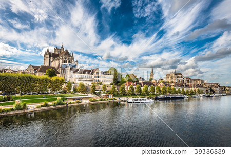 Auxerre town at the river Yonne, Burgundy, France 39386889