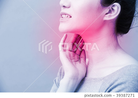women with thyroid gland problem 39387271