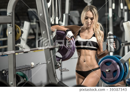 young fitness woman 39387343