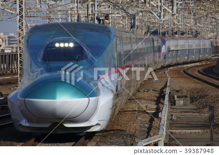 Tohoku Shinkansen E5 series + E6 series 39387948