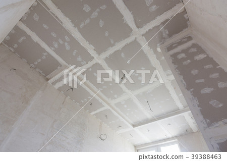 The ceiling of the room, covered with plasterboard sheets, and putty stitches The ceiling of the room, covered with plasterboard sheets, and putty stitches 39388463