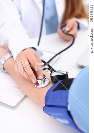 Female doctor arms make medic procedure closeup 39389132