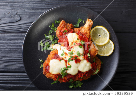 La milanesa napolitana - homemade veal cutlet 39389589