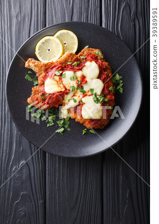 Veal Milanesa Napolitana with mozzarella cheese Veal Milanesa Napolitana with mozzarella cheese 39389591