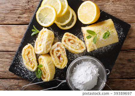 English lemon sweet roll cake with a fruity curd English lemon sweet roll cake with a fruity curd 39389697