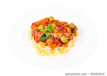 Spaghetti, chicken fillet with vegetables and 39390929