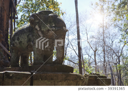 Prasat Damrei (means "Elephant temple") ruin in th Prasat Damrei (means "Elephant temple") ruin in th 39391365