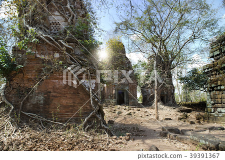 Prasat Chrap ruin, Koh Ker temple complex, Cambodi Prasat Chrap ruin, Koh Ker temple complex, Cambodi 39391367