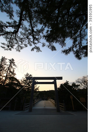 Ise Shrine in the early morning 39391995