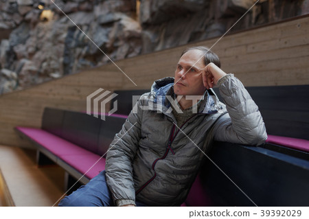 Man in church 39392029
