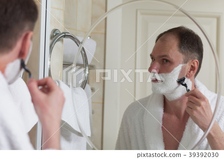 Shaving 39392030
