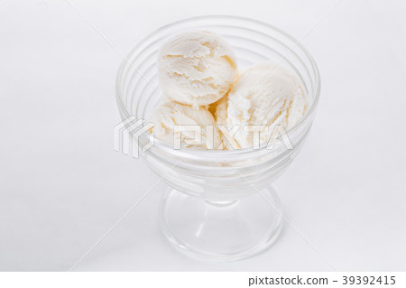 Vanilla ice cream on white background. Scoops of 39392415