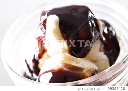 Vanilla ice cream with chocolate syrup on white Vanilla ice cream with chocolate syrup on white 39392428