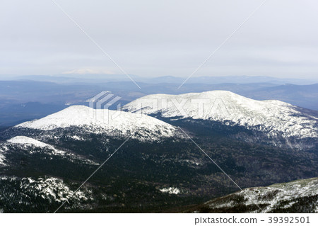 mountain peaks from a bird's eye view mountain peaks from a bird's eye view 39392501