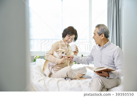 Old couple, Korean 39393550
