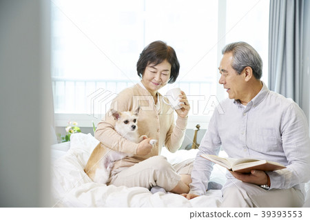 Old couple, Korean 39393553