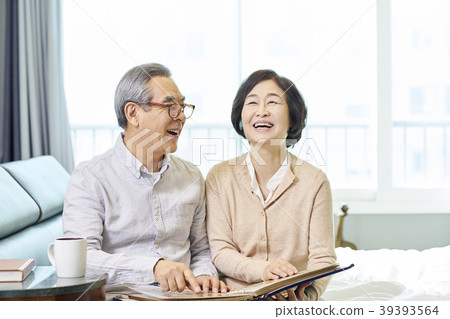 Old couple, Korean 39393564