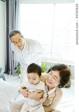 育兒,祖父,祖母,孫子,韓國人 育兒,祖父,祖母,孫子,韓國人 39393626
