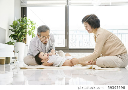 育兒,祖父,祖母,孫子,韓國人 育兒,祖父,祖母,孫子,韓國人 39393696