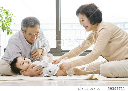 育兒,祖父,祖母,孫子,韓國人 育兒,祖父,祖母,孫子,韓國人 39393711