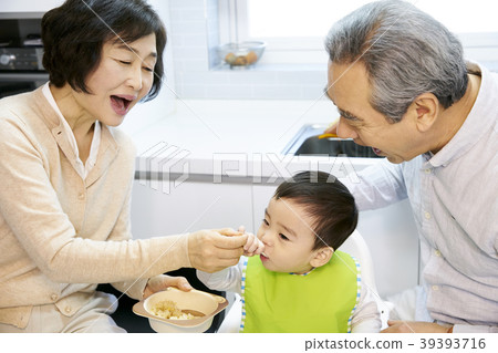 育兒,祖父,祖母,孫子,韓國人 育兒,祖父,祖母,孫子,韓國人 39393716