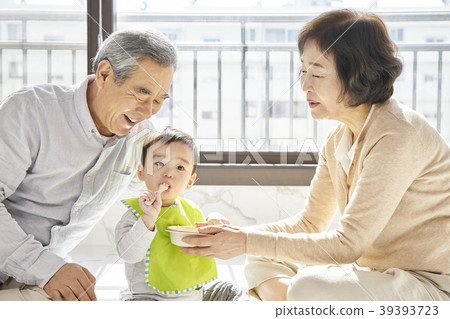 育兒,祖父,祖母,孫子,韓國人 育兒,祖父,祖母,孫子,韓國人 39393723