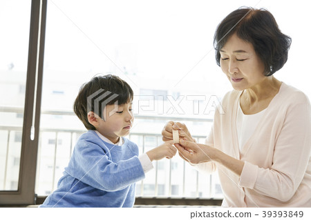 Parenting, grandmother, grandchild, Korean 39393849